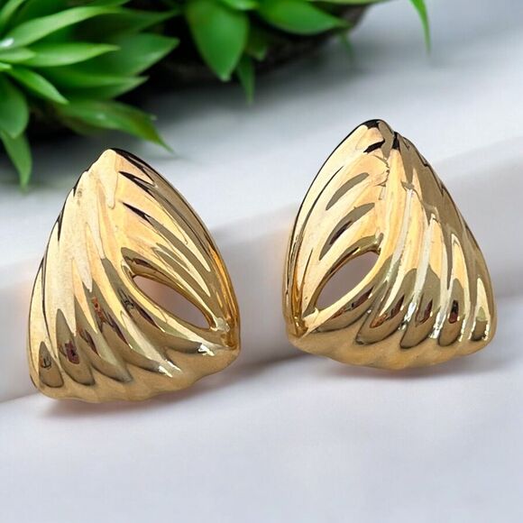 Designer Vintage Earrings Gold Tone Texture Classic Pierced New Old  Stock 7R - Picture 1 of 6